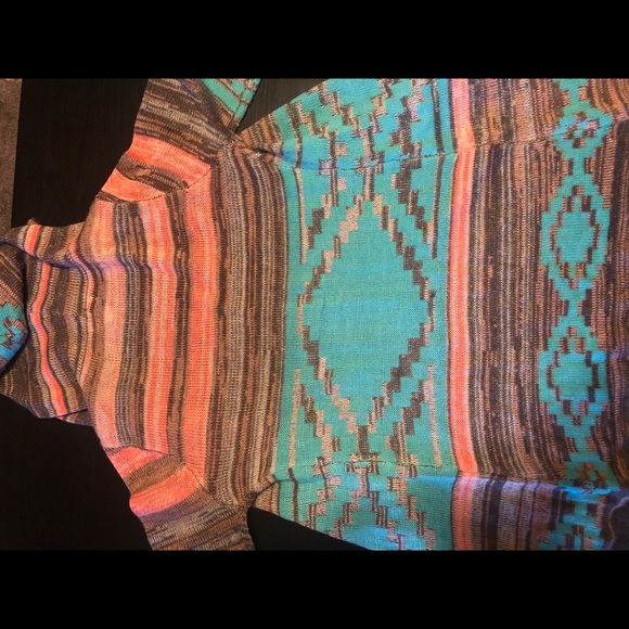 Aztec Print Hooded Sweater - Picture 4 of 4